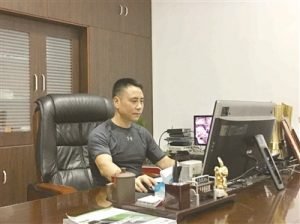 涂新弟的生意經(jīng)：拼命賺錢、拼命省錢、拼命捐錢